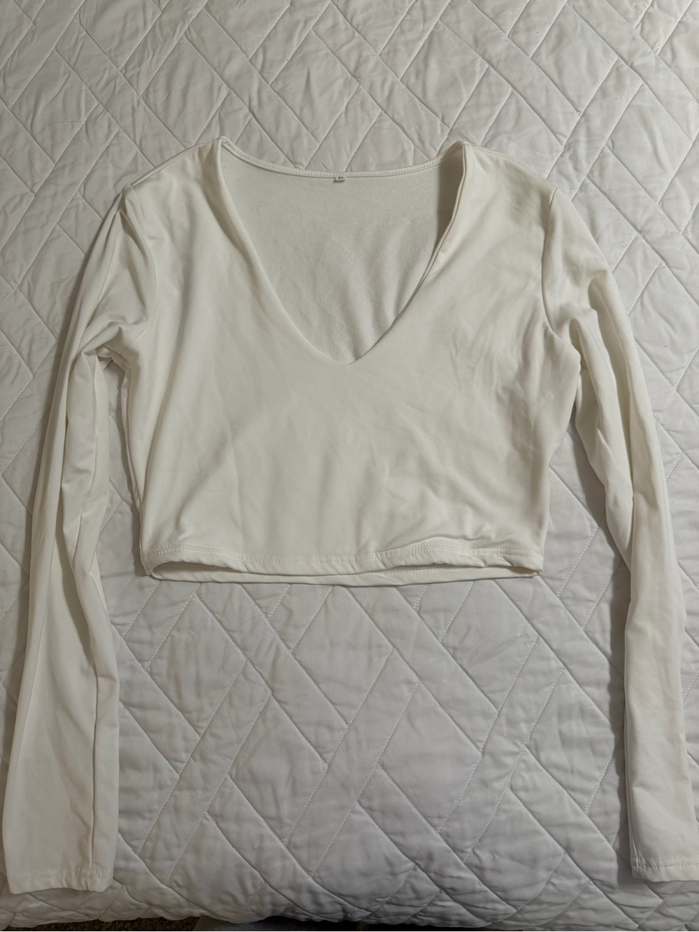 Women's Cropped V-Neck Long Sleeve Top